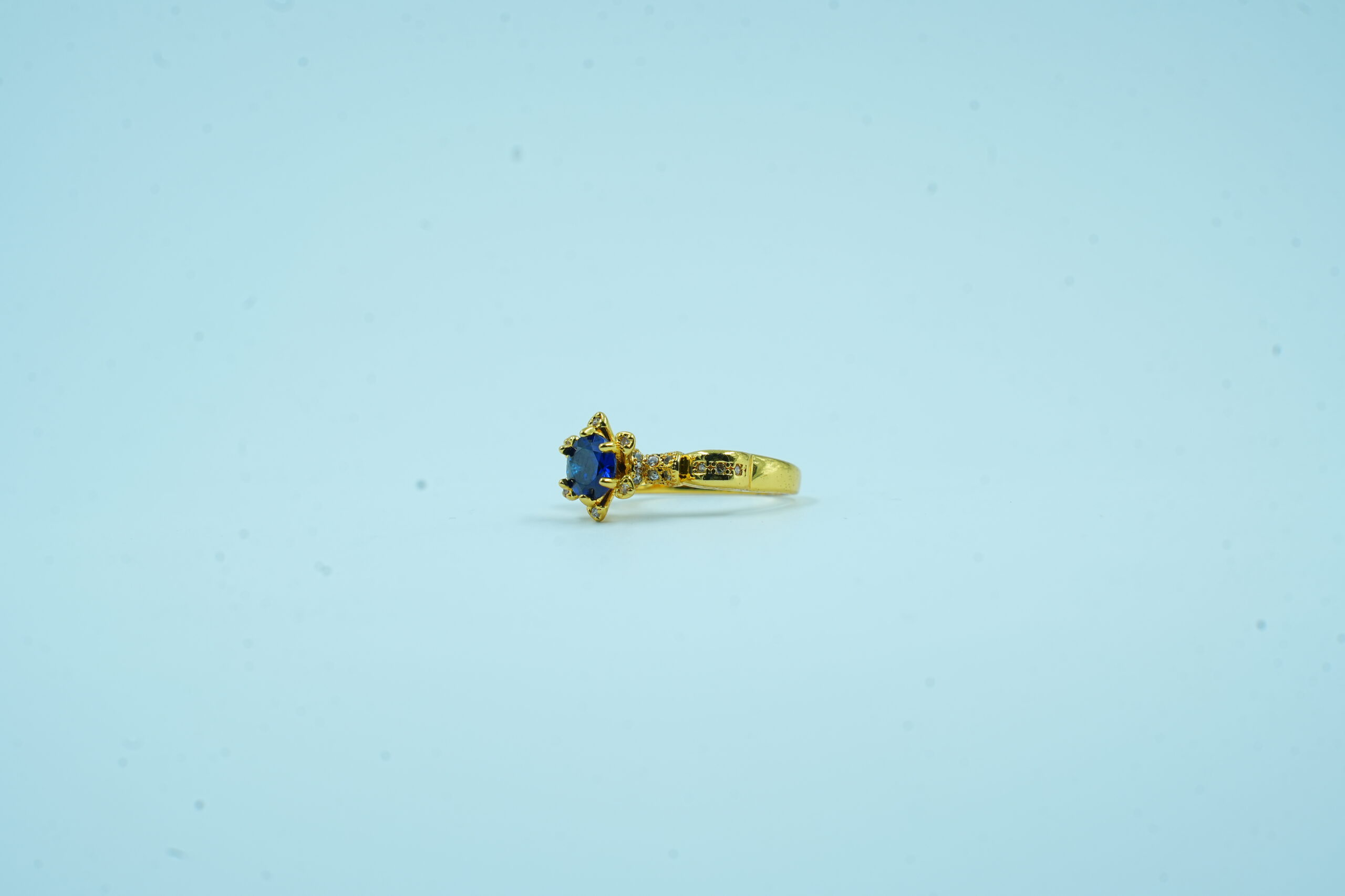 Female Gold Ring - Image 3