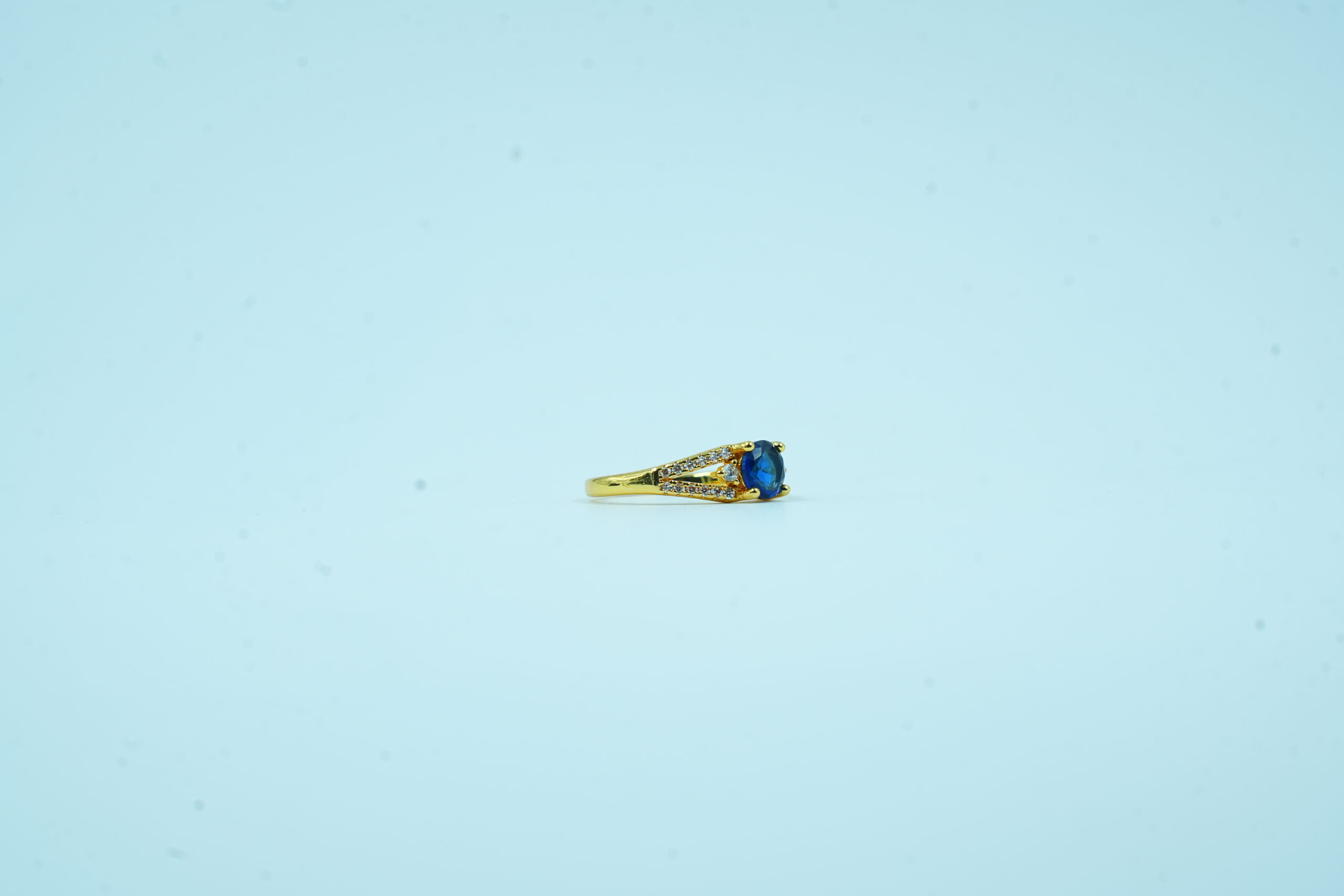 Female gold Ring - Image 2