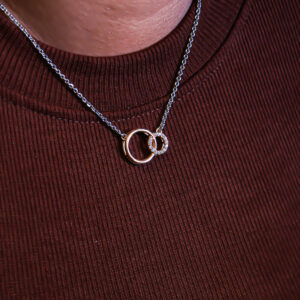 interlocking circles pendent chain