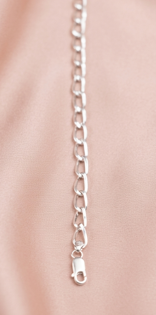 The Curb ClassicBold curb chain with flat links