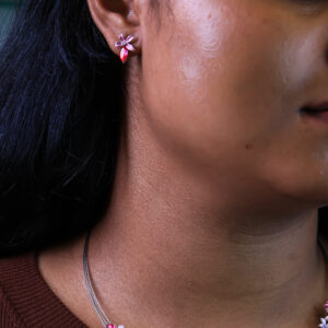 TRIPLE STRAND WITH FLOWER CHAIN