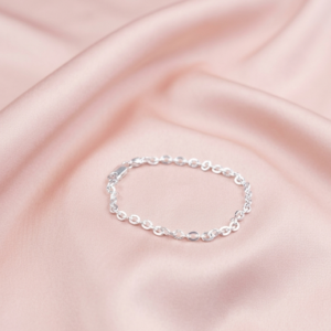 The Rope TwistTwisted rope-style chain.
