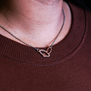 INTERTWINED INFINITY SHAPE CHAIN
