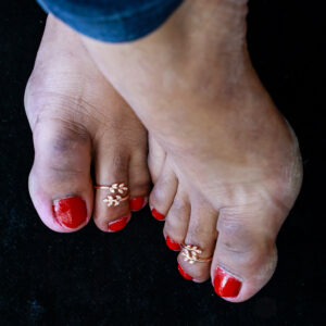 Ros Vine Leaf Toe Ring Pair