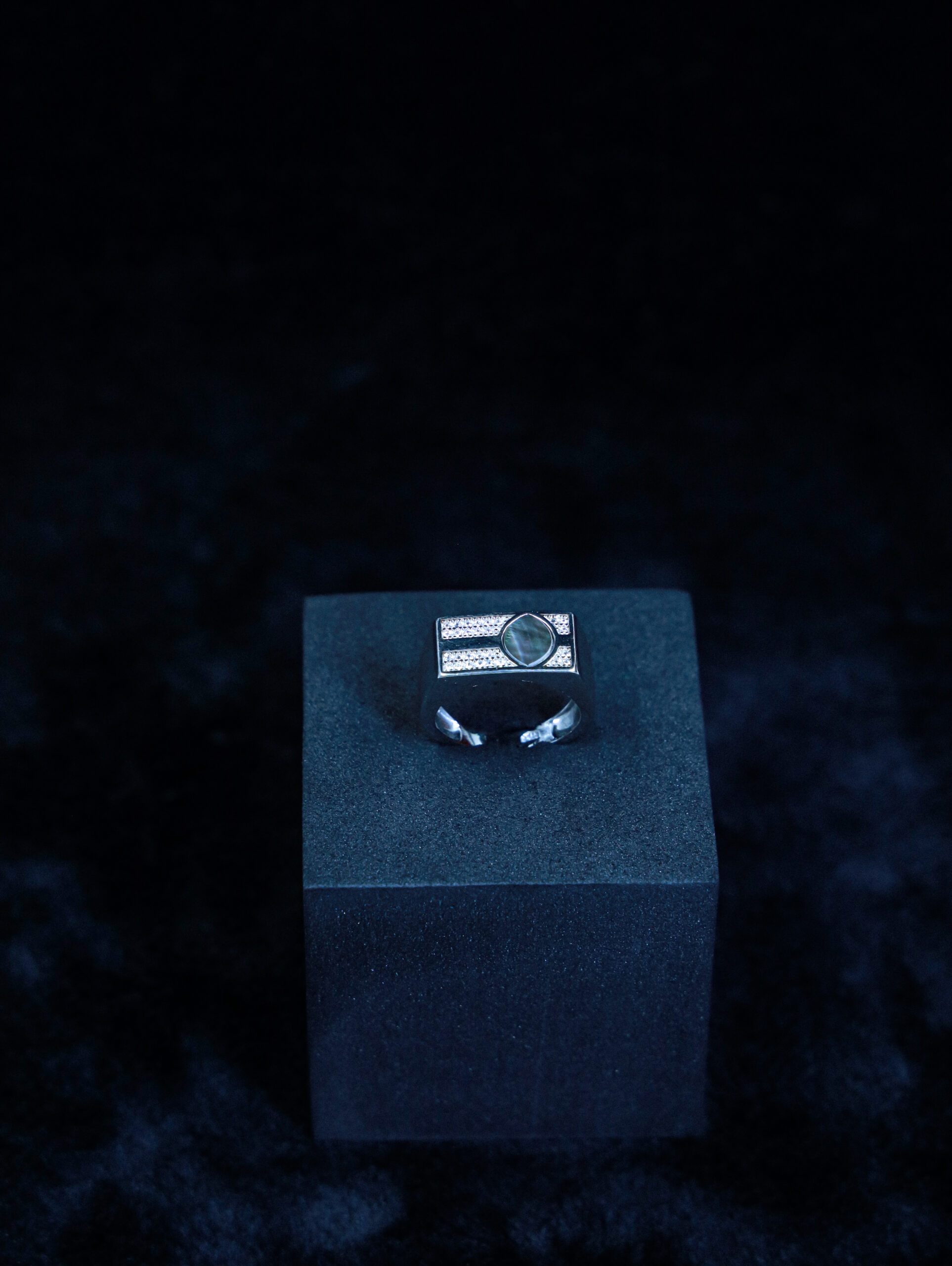 The Ascent V Ring